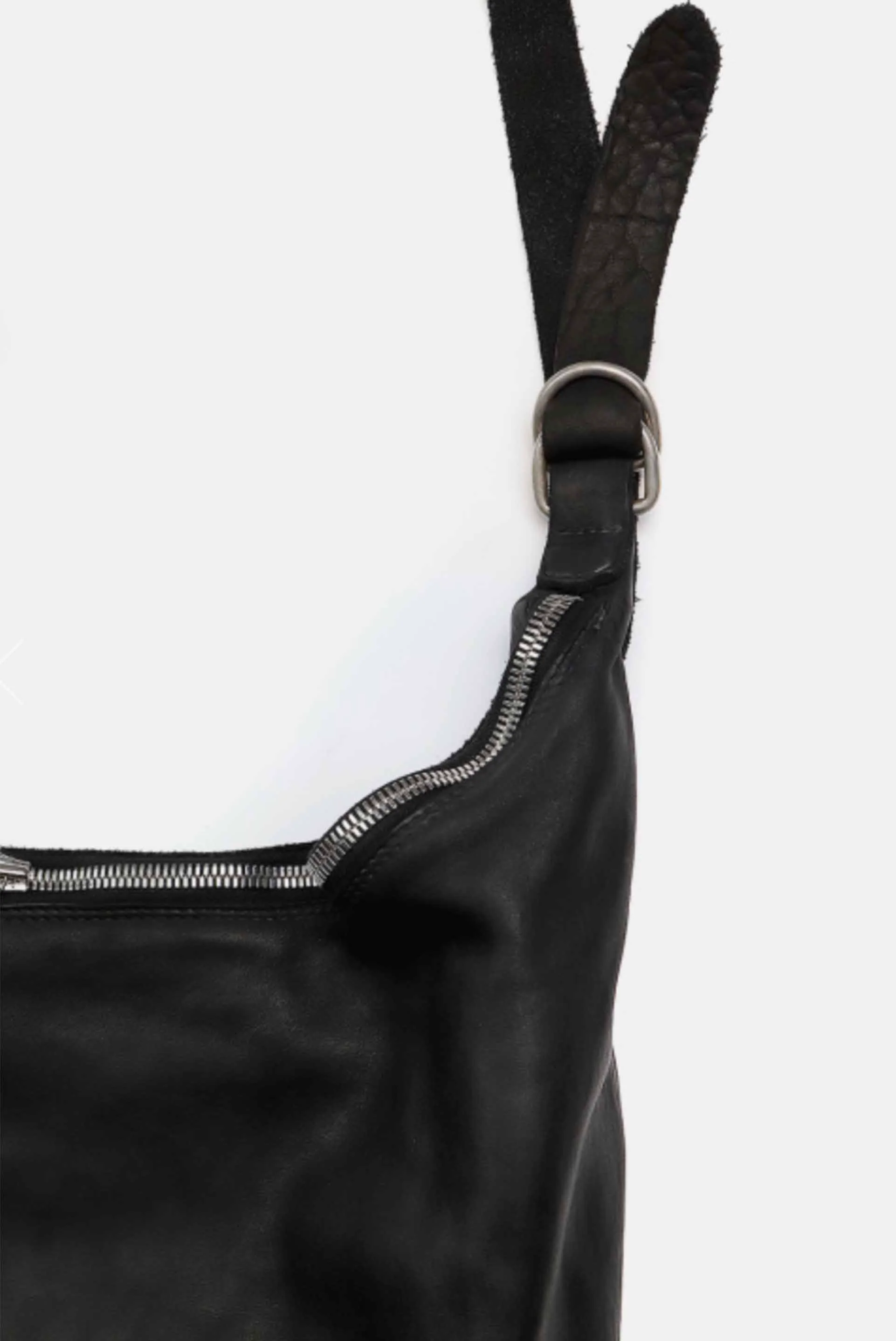 Q15 Medium Crossbody Bag Black 3